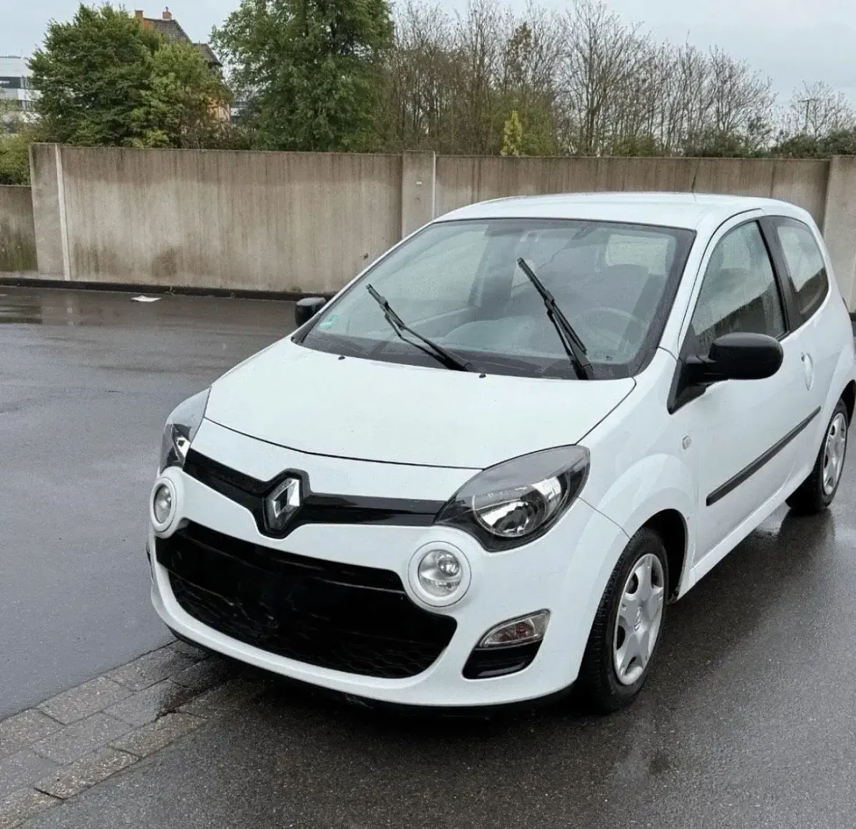 Używany Renault Twingo Expression 75 KM (55 kW) 2013 Biały Hatchback