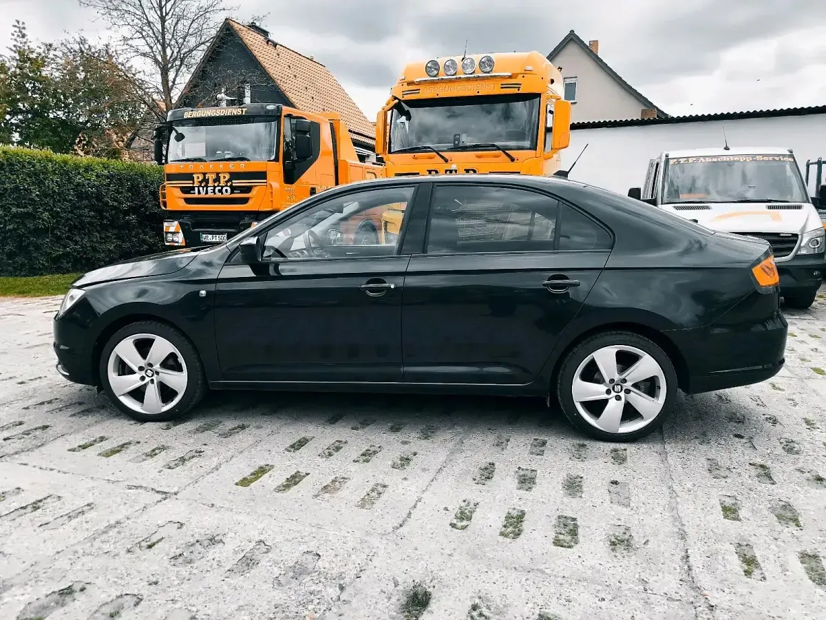 Gebraucht Seat Toledo 105 PS (77 kW) 2015 Schwarz Kleinwagen