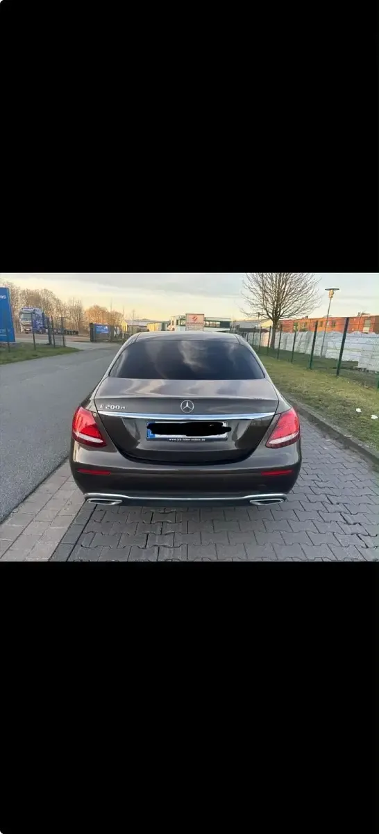 Gebraucht Mercedes E200 150 PS (110 kW) 2017 Braun Limousine