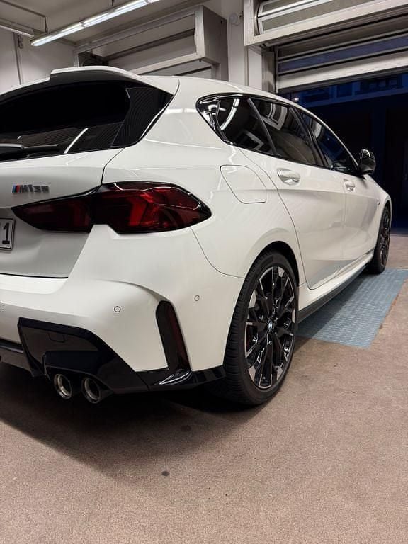 Gebraucht BMW M135 Performance 300 PS (220 kW) 2025 Weiß Kleinwagen