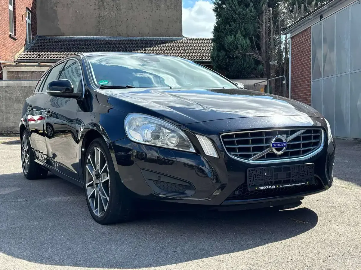 Gebraucht Volvo V60 Pro 215 PS (158 kW) 2013 Ember black Kombi