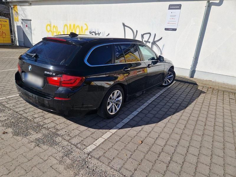 Gebraucht BMW 520 181 PS (133 kW) 2011 Schwarz Kombi