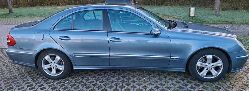 Gebraucht Mercedes E200 Avantgarde 163 PS (119 kW) 2003 Grau Limousine