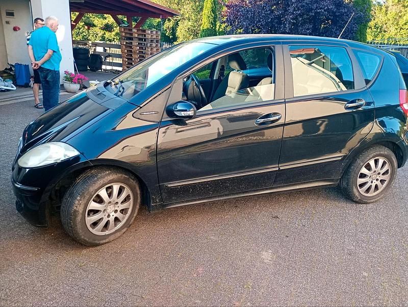 Schwarz Gebraucht 2009 Mercedes A180 Elegance Kleinwagen | 2.900 € (Teuer) - Bild 1/4
