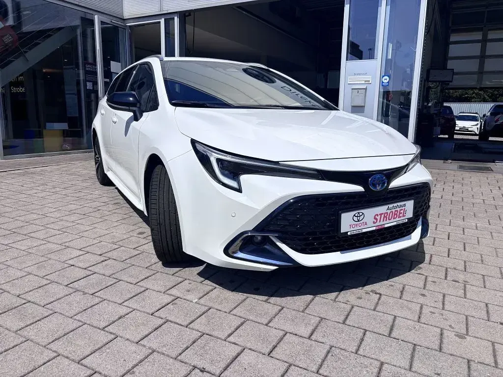 Neu Toyota Corolla 178 PS (130 kW) 2026 Schneeweiß Limousine