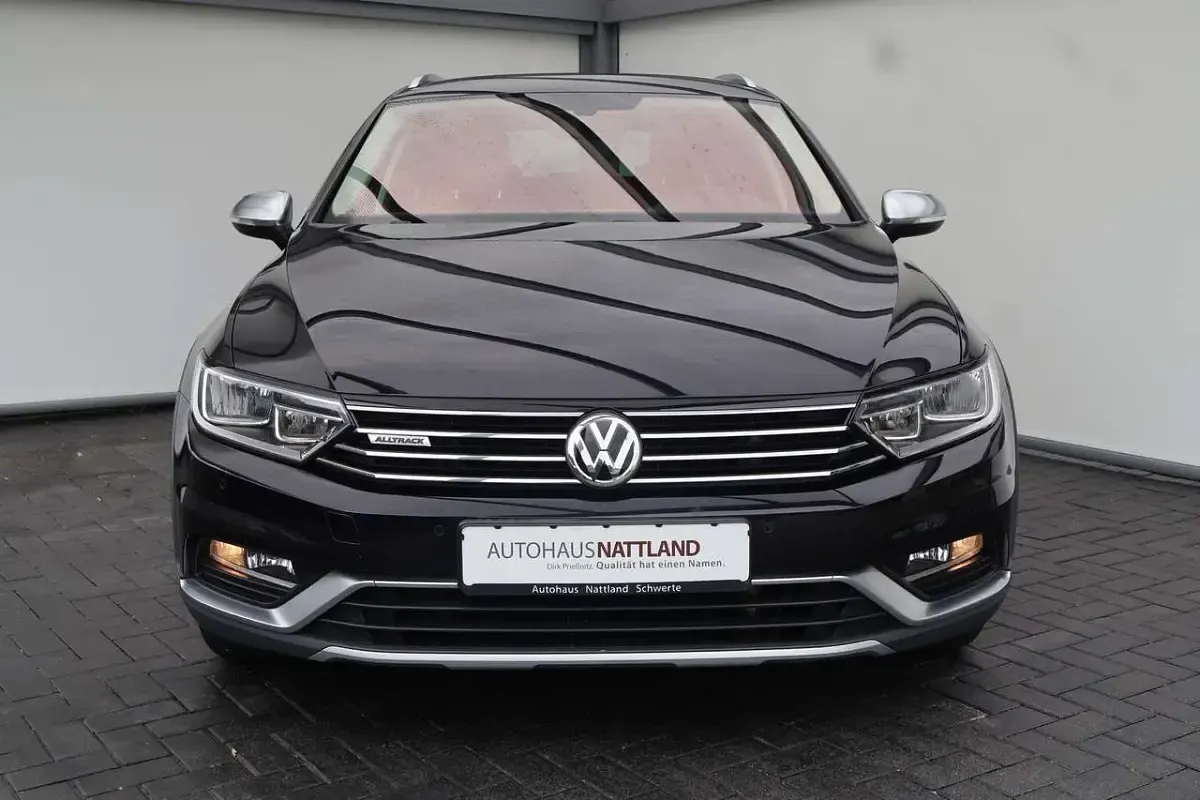Gebraucht VW Passat Alltrack 190 PS (139 kW) 2019 Deep black perleffekt Kombi