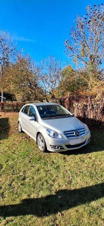 Silber Gebraucht 2011 Mercedes B160 Van / Kleinbus | 8.499 € (Fairer Preis) - Bild 1/4