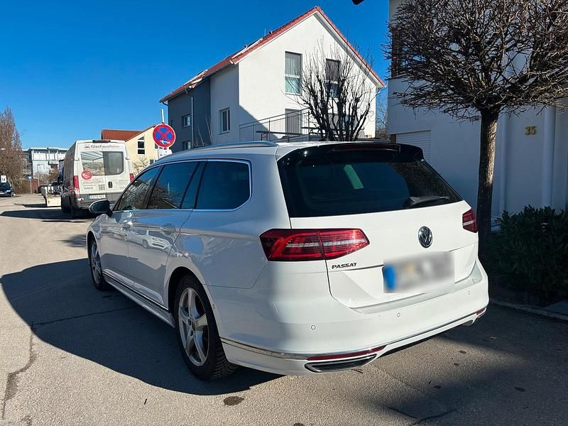 Gebraucht VW Passat 220 PS (161 kW) 2018 Weiß Kombi