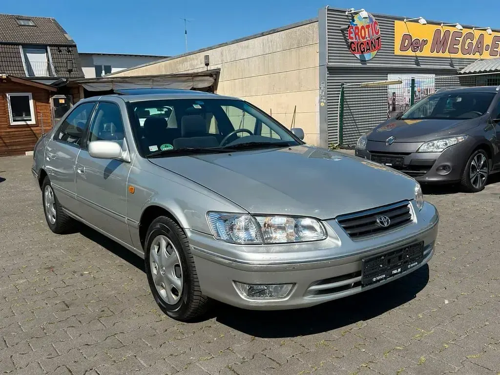 Gebraucht Toyota Camry 131 PS (96 kW) 2000 Silber Limousine