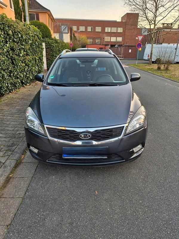 Grau Gebraucht 2010 Kia Ceed Sportswagon LX Kombi | 1.400 € (Superpreis) - Bild 1/4