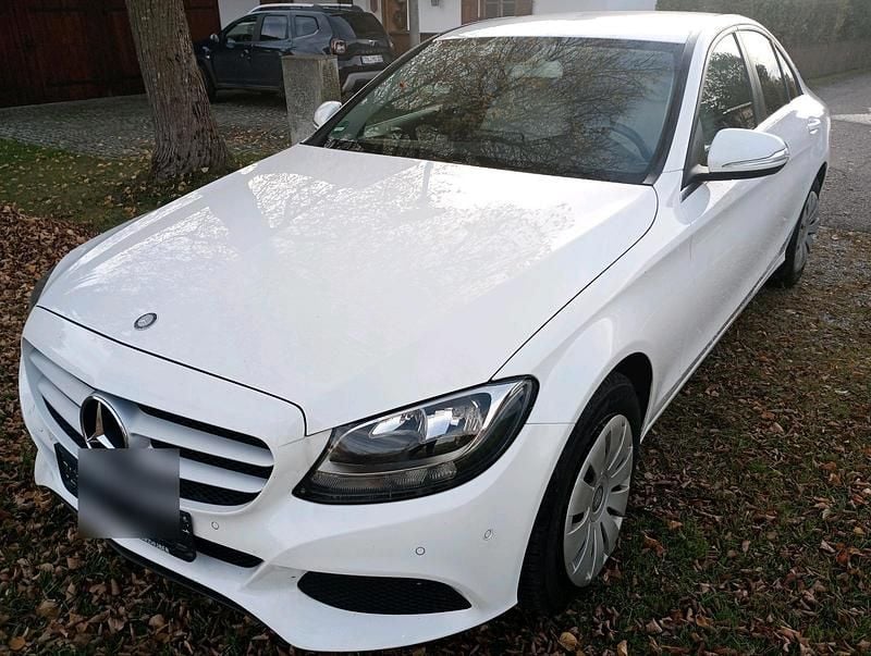 Weiß Gebraucht 2014 Mercedes C180 Limousine | 12.500 € (Guter Preis) - Bild 1/4