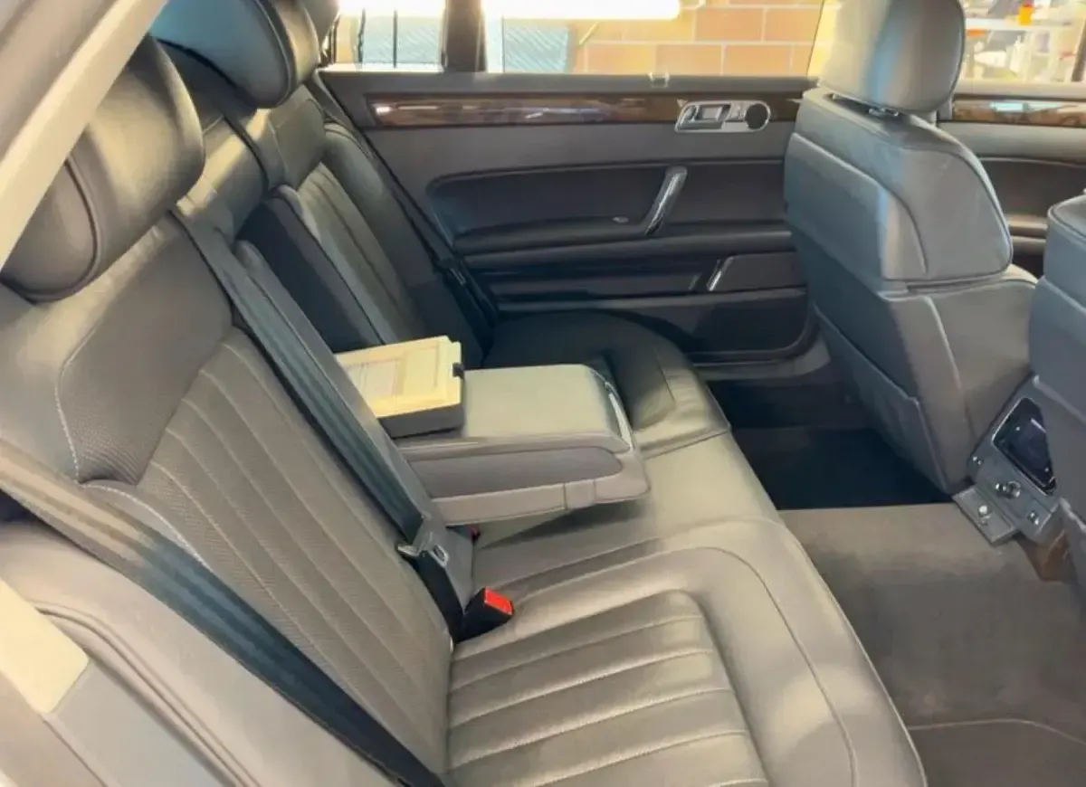 Gebraucht VW Phaeton 245 PS (180 kW) 2015 Silber Limousine
