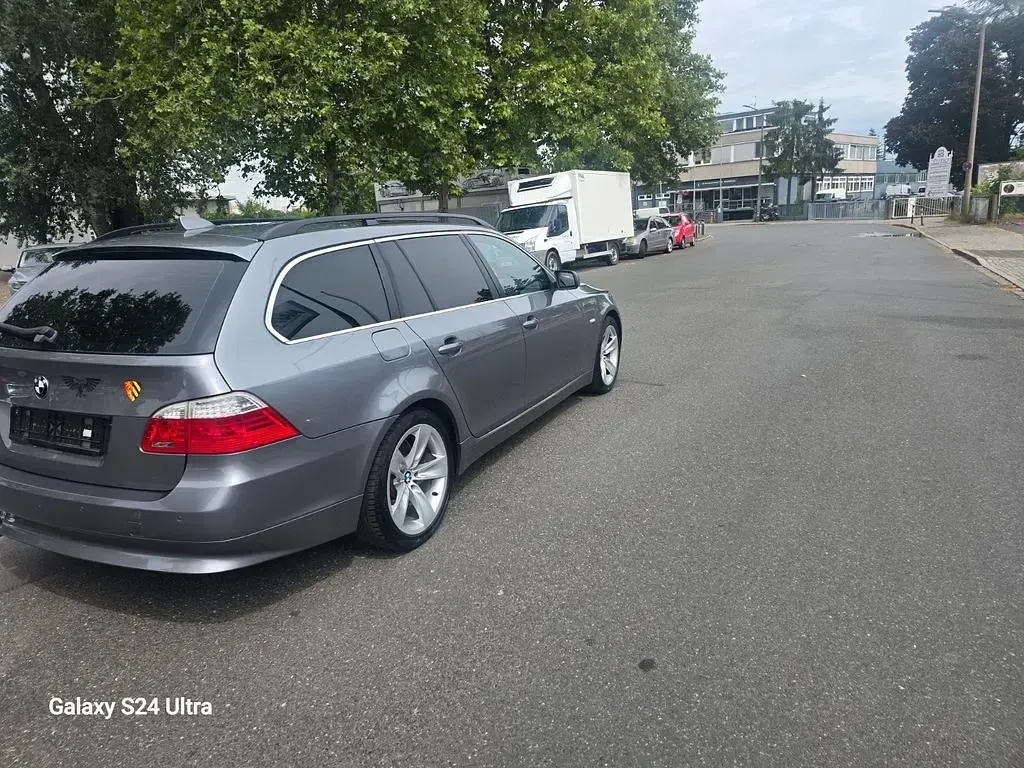 Gebraucht BMW 525 Advantage 197 PS (144 kW) 2008 Grau Kombi
