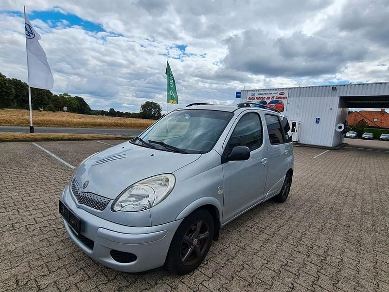 Silber Gebraucht 2005 Toyota Yaris Sol Kombi | 2.950 € (Fairer Preis) - Bild 1/4