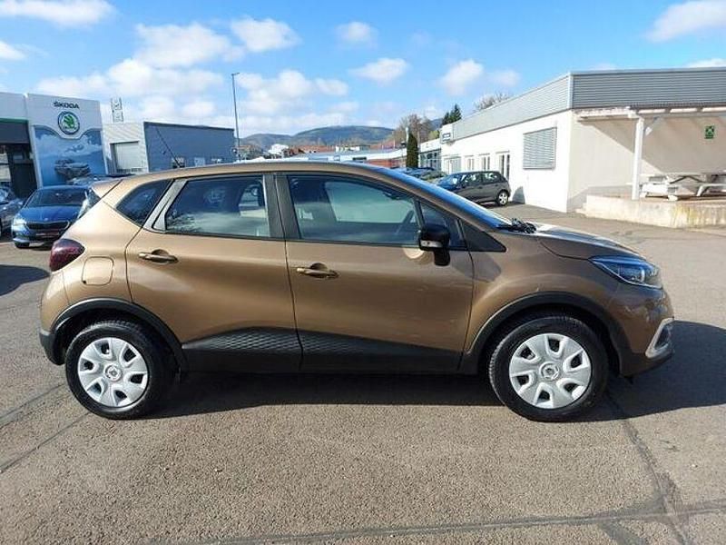 Gebraucht Renault Captur Life 90 PS (66 kW) 2017 Brun cappuccino (metallic) SUV