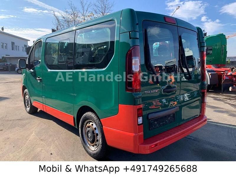Gebraucht Renault Trafic 95 PS (69 kW) 2018 Grün Van / Kleinbus