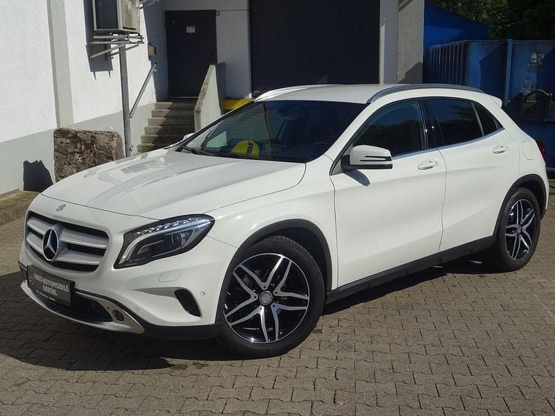 Weiß Gebraucht 2014 Mercedes GLA200 Urban SUV | 15.950 € (Fairer Preis) - Bild 1/4