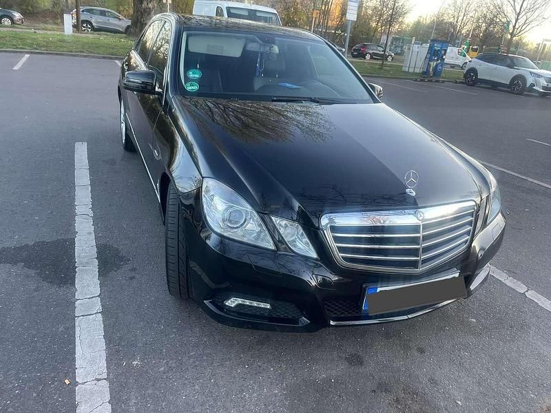 Gebraucht Mercedes E250 Avantgarde 204 PS (150 kW) 2009 Limousine