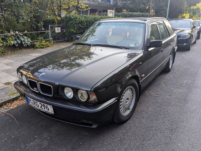 Schwarz Gebraucht 1993 BMW 525 Shadowline Kombi | 7.750 € - Bild 1/4