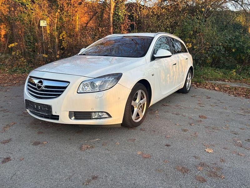Weiß Gebraucht 2009 Opel Insignia Cosmo Kombi | 3.990 € (Guter Preis) - Bild 1/4