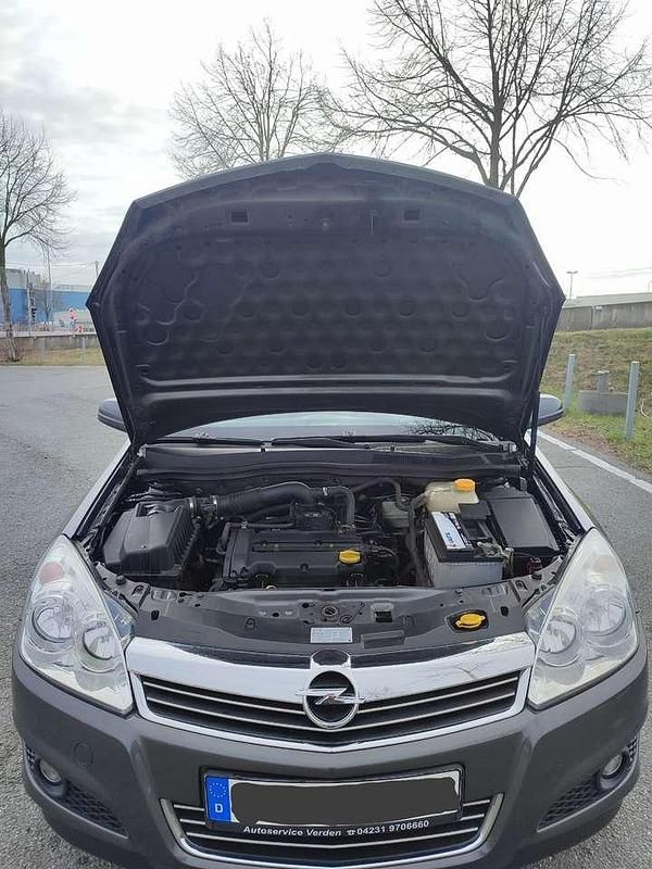 Gebraucht Opel Astra Edition 90 PS (66 kW) 2009 Limousine