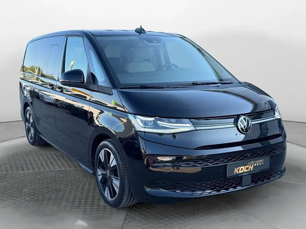 Gebraucht VW Multivan Life 150 PS (110 kW) 2025 Deep black perleffekt Van / Kleinbus