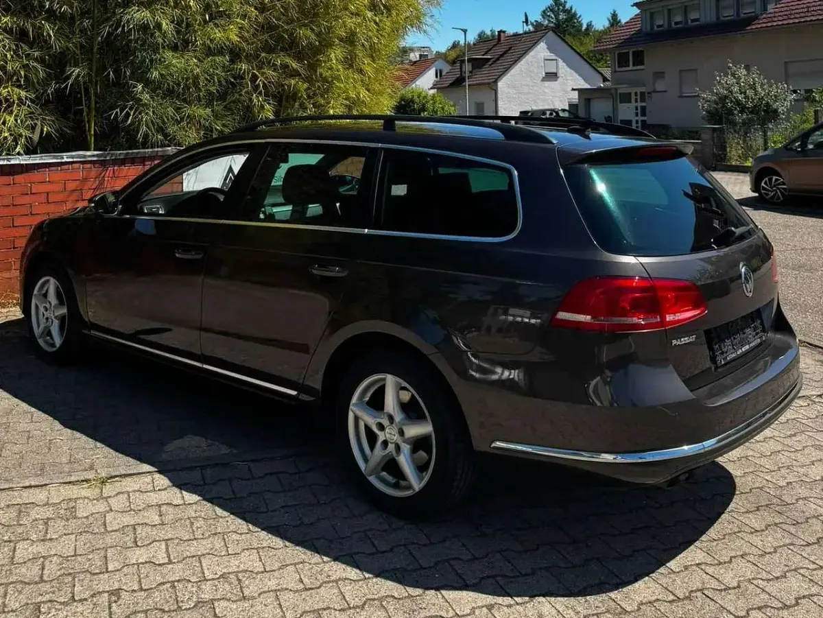 Gebraucht VW Passat Comfortline 140 PS (102 kW) 2014 Black oak brown metallic Kombi