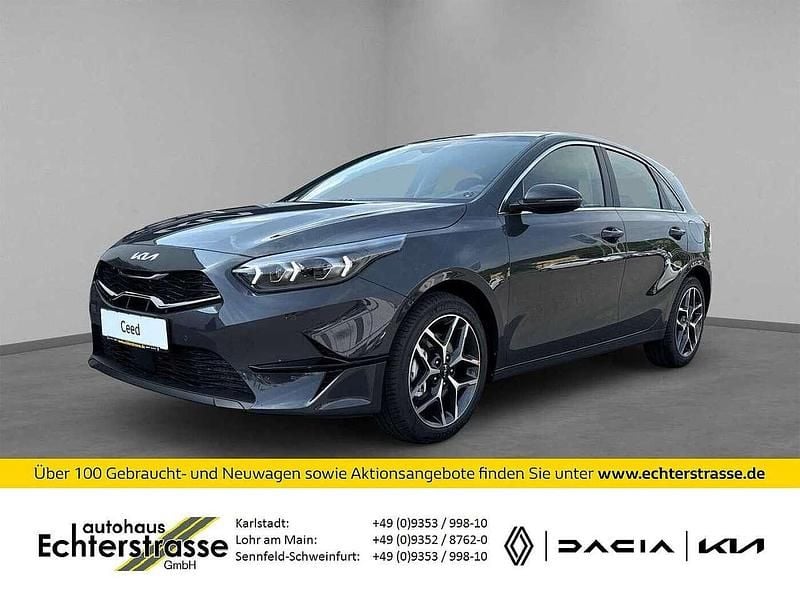 Experience grün metallic Gebraucht 2024 Kia Ceed Spirit Kleinwagen | 27.487 € (Etwas zu teuer) - Bild 1/4