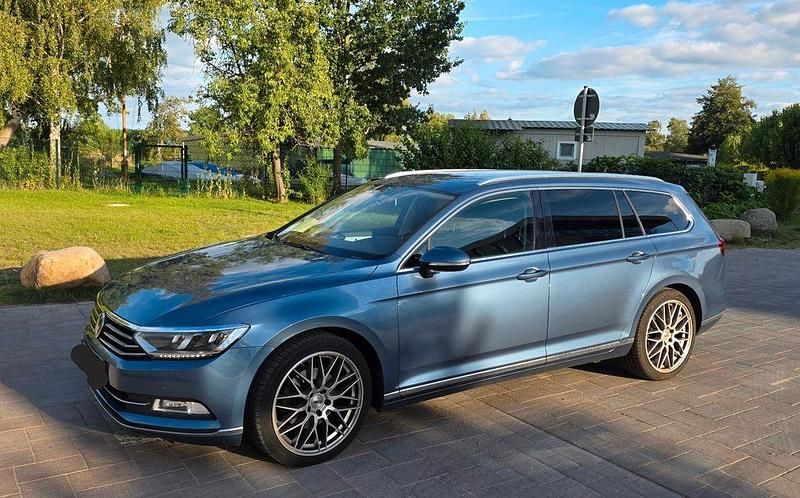 Blau Gebraucht 2015 VW Passat Highline Kombi | 11.800 € (Superpreis) - Bild 1/4