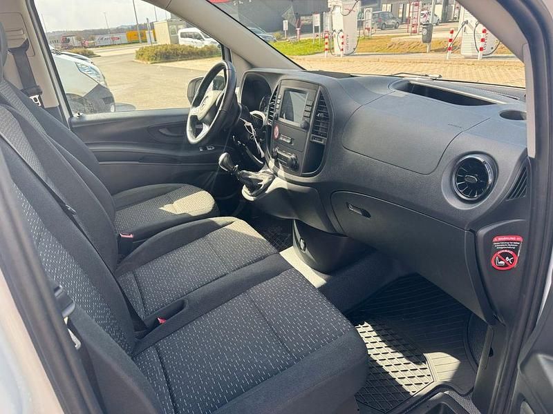 Second-hand Mercedes Vito 163 CP (119 kW) 2024 Alb Van