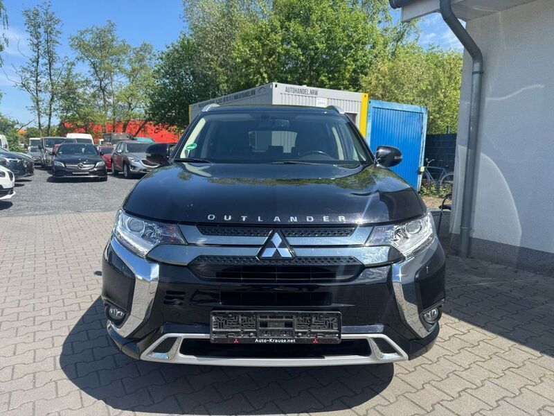 Schwarz Gebraucht 2021 Mitsubishi Outlander P-HEV Basis SUV | 20.990 € (Fairer Preis) - Bild 1/4