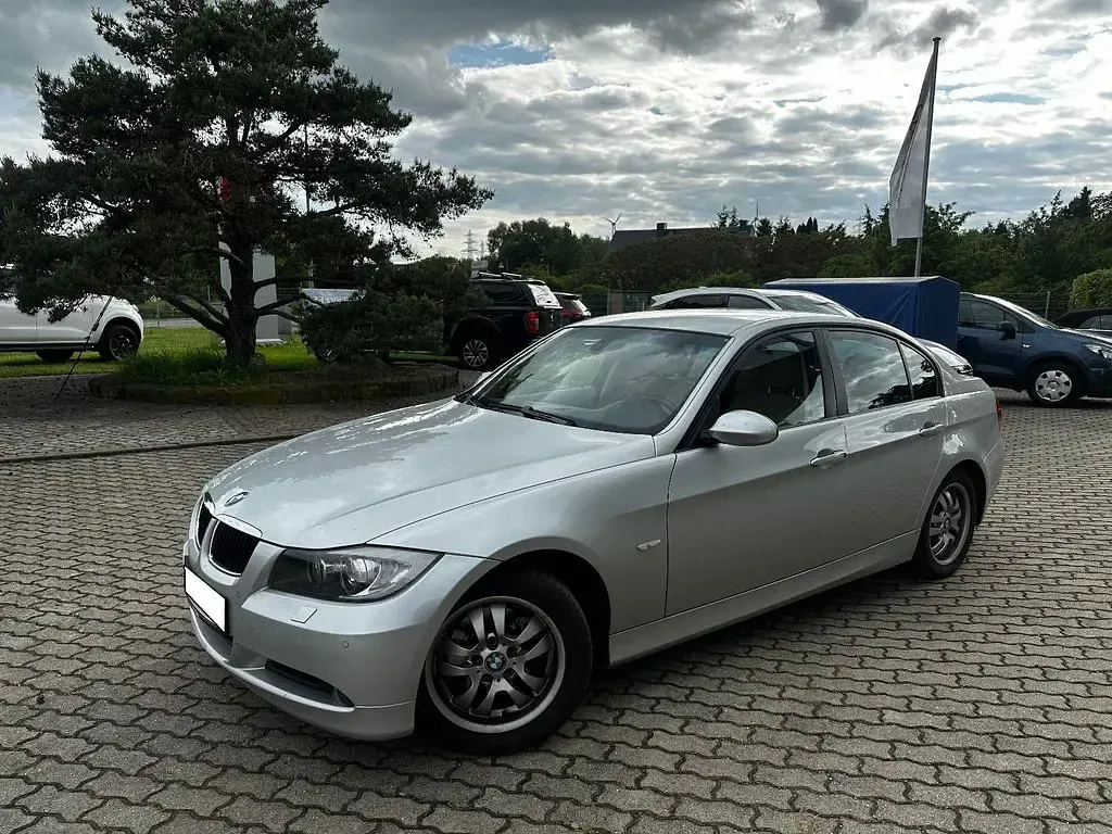Używany BMW 318 Sport Line 129 KM (94 kW) 2006 Sedan/Limuzyna