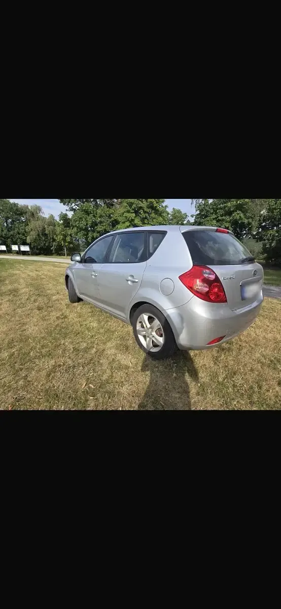 Gebraucht Kia Ceed 110 PS (80 kW) 2010 Silber Kleinwagen