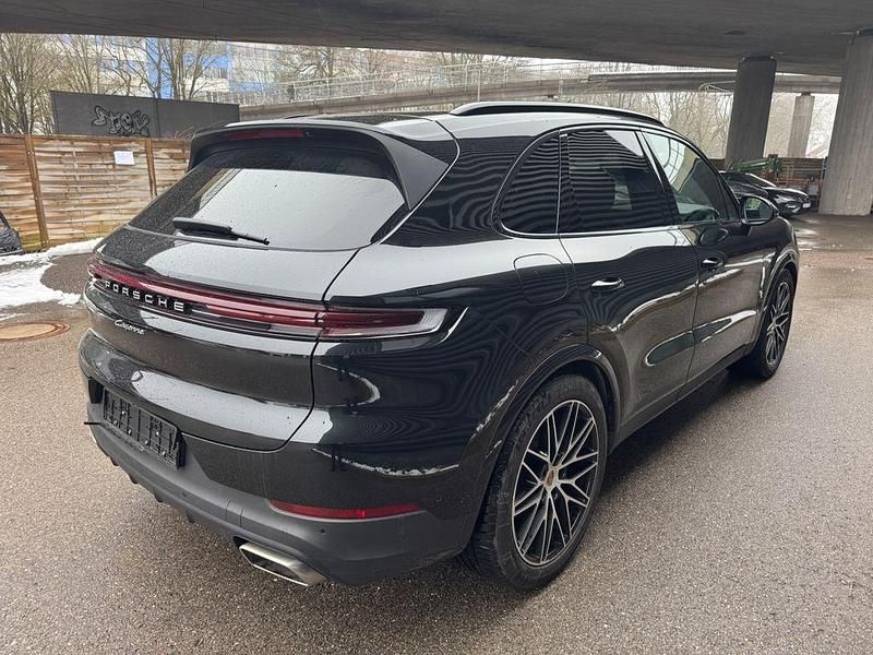 Gebraucht Porsche Cayenne 470 PS (345 kW) 2024 Schwarz SUV