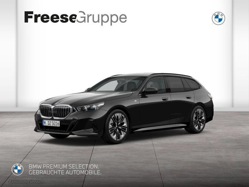 Black sapphire Gebraucht 2024 BMW 520 M Sport Kombi | 58.990 € (Fairer Preis) - Bild 1/4