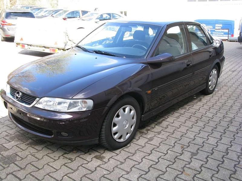 Gebraucht Opel Vectra Basis 101 PS (74 kW) 1999 Braun Limousine