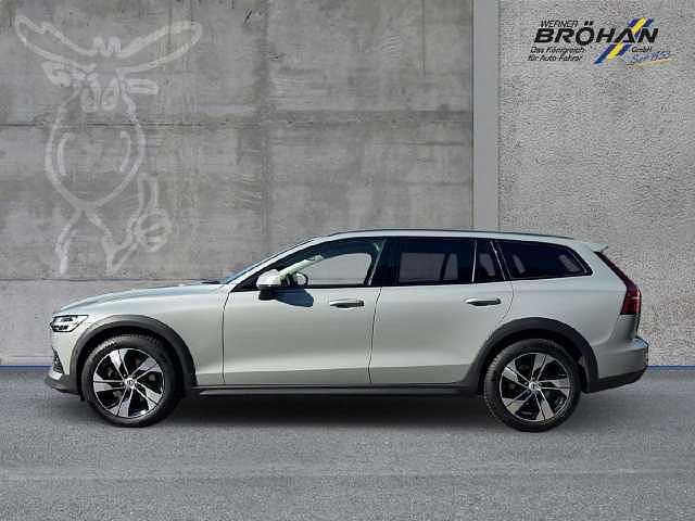 Gebraucht Volvo V60 CC 145 PS (106 kW) 2023 Kombi
