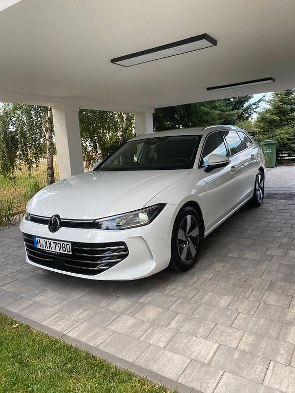 Gebraucht VW Passat Elegance 150 PS (110 kW) 2024 Weiß Kombi
