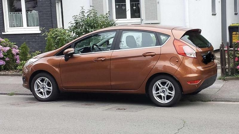 Braun Gebraucht 2014 Ford Fiesta SYNC Edition Limousine | 3.499 € (Guter Preis) - Bild 1/4