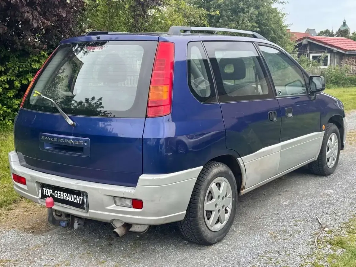 Gebraucht Mitsubishi Space Runner 136 PS (100 kW) 2000 Blau Van / Kleinbus