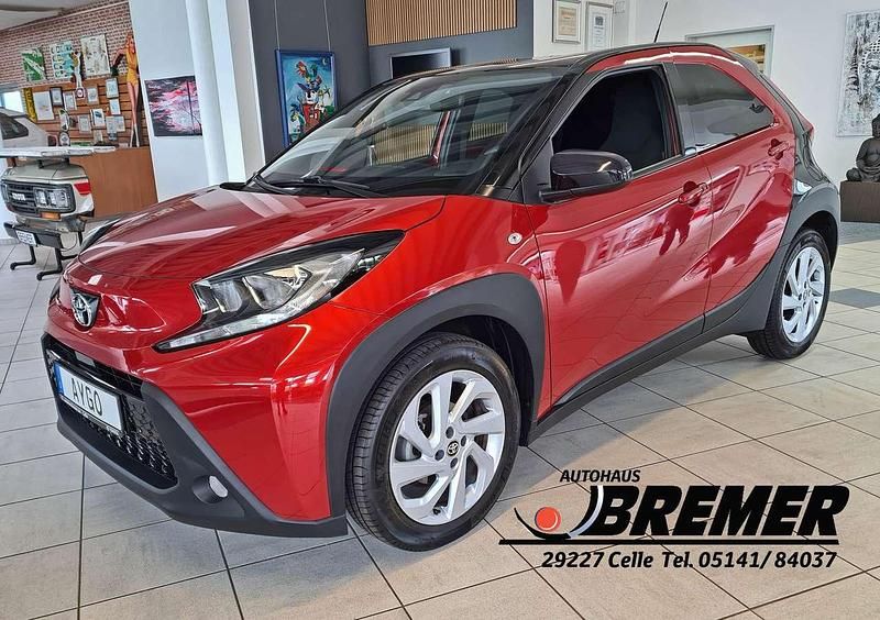 Chili red Gebraucht 2022 Toyota Aygo Comfort Kleinwagen | 14.950 € (Fairer Preis) - Bild 1/4