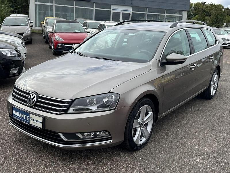 Braun Gebraucht 2013 VW Passat Comfortline Kombi | 8.999 € (Fairer Preis) - Bild 1/4