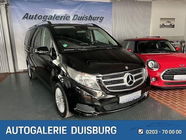 Schwarz Gebraucht 2017 Mercedes V220 Van / Kleinbus | 36.900 € (Etwas zu teuer) - Bild 1/4