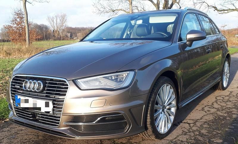 Gebraucht 2016 Audi A3 Sportback e-tron S-Line Limousine | 15.999 € (Superpreis) - Bild 1/4