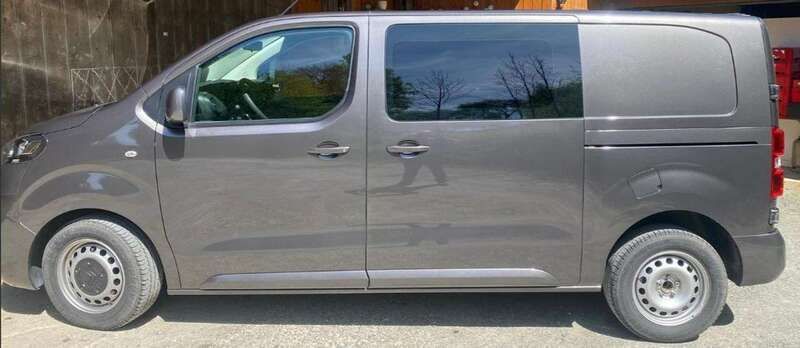 Grau Gebraucht 2017 Citroën Jumpy Business Class Van / Kleinbus | 14.900 € (Fairer Preis) - Bild 1/4