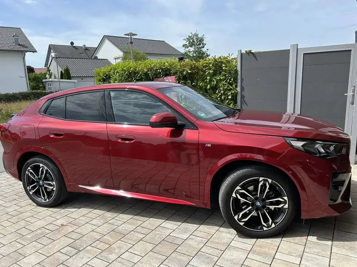Gebraucht BMW iX2 M Sport 150 kW (204 PS) 2025 Rot SUV