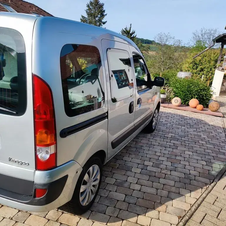 Gebraucht Renault Kangoo Privilege 68 PS (50 kW) 2009 Silber Van / Kleinbus