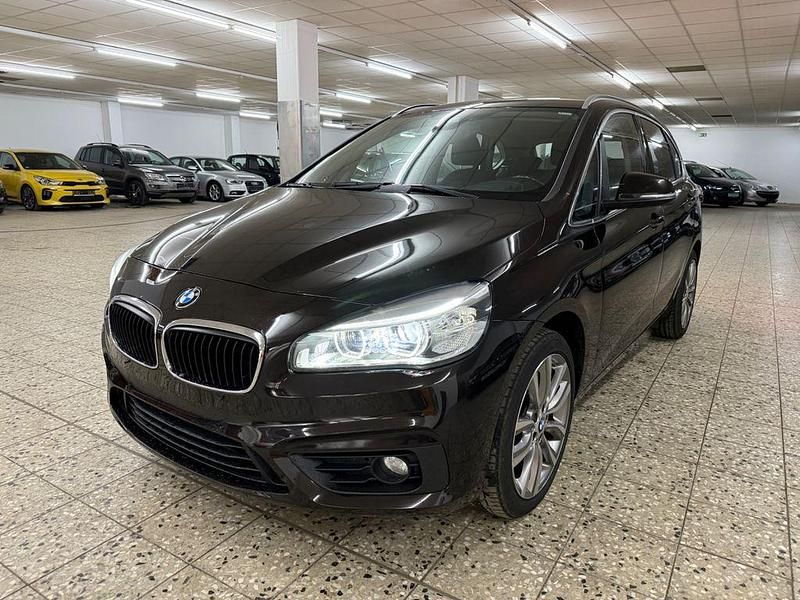 Braun Gebraucht 2016 BMW 218 Active Tourer Sport Line Van / Kleinbus | 8.998 € (Superpreis) - Bild 1/4