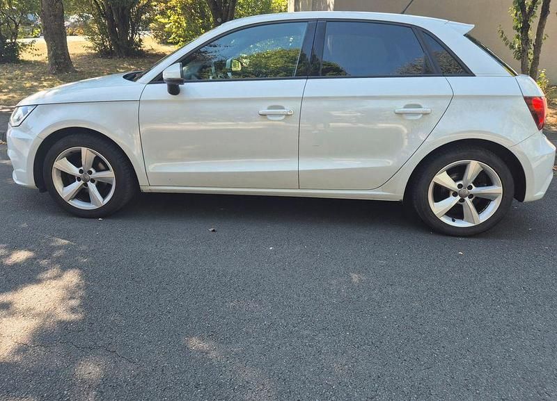 Weiß Gebraucht 2018 Audi A1 Sportback Kleinwagen | 14.000 € (Guter Preis) - Bild 1/4