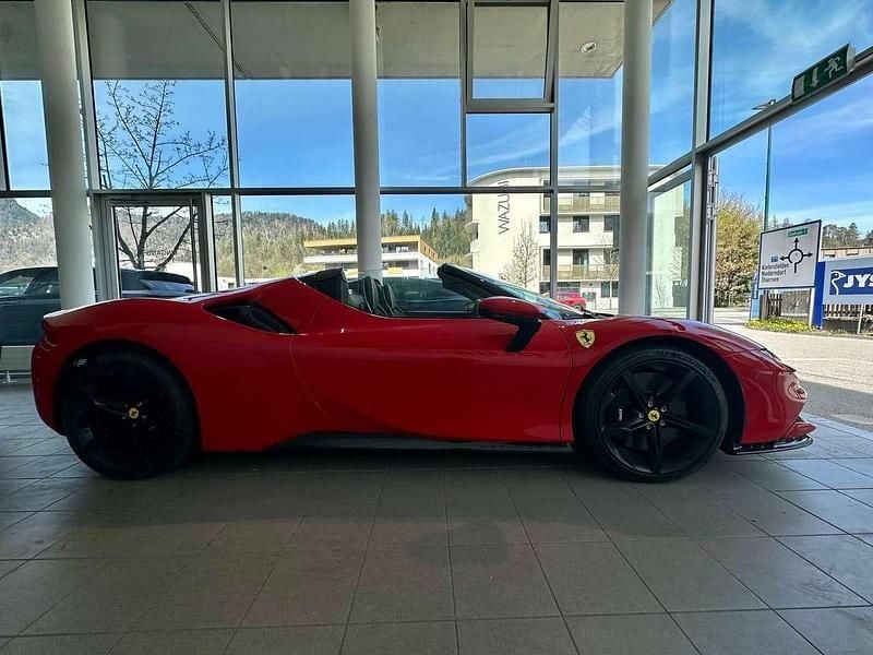 Second-hand Ferrari SF90 999 CP (734 kW) 2024 Roșu Cabrio